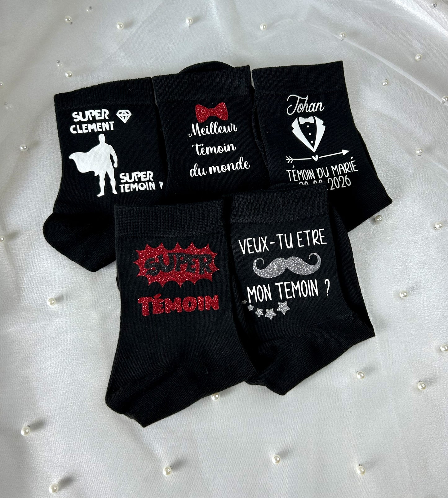 Chaussettes " Super Témoin " - L'accessoire symbolique pour un rôle unique et précieux.