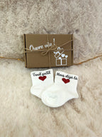 Chaussettes « Message d’annonce » - Un détail tout doux pour annoncer un bonheur à venir.