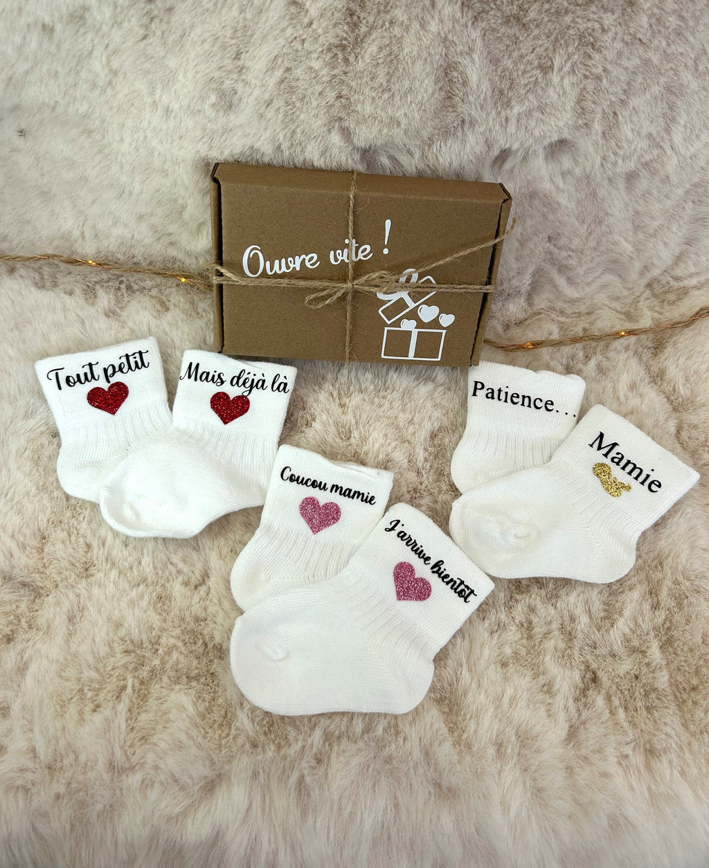 Chaussettes « Message d’annonce » - Un détail tout doux pour annoncer un bonheur à venir.