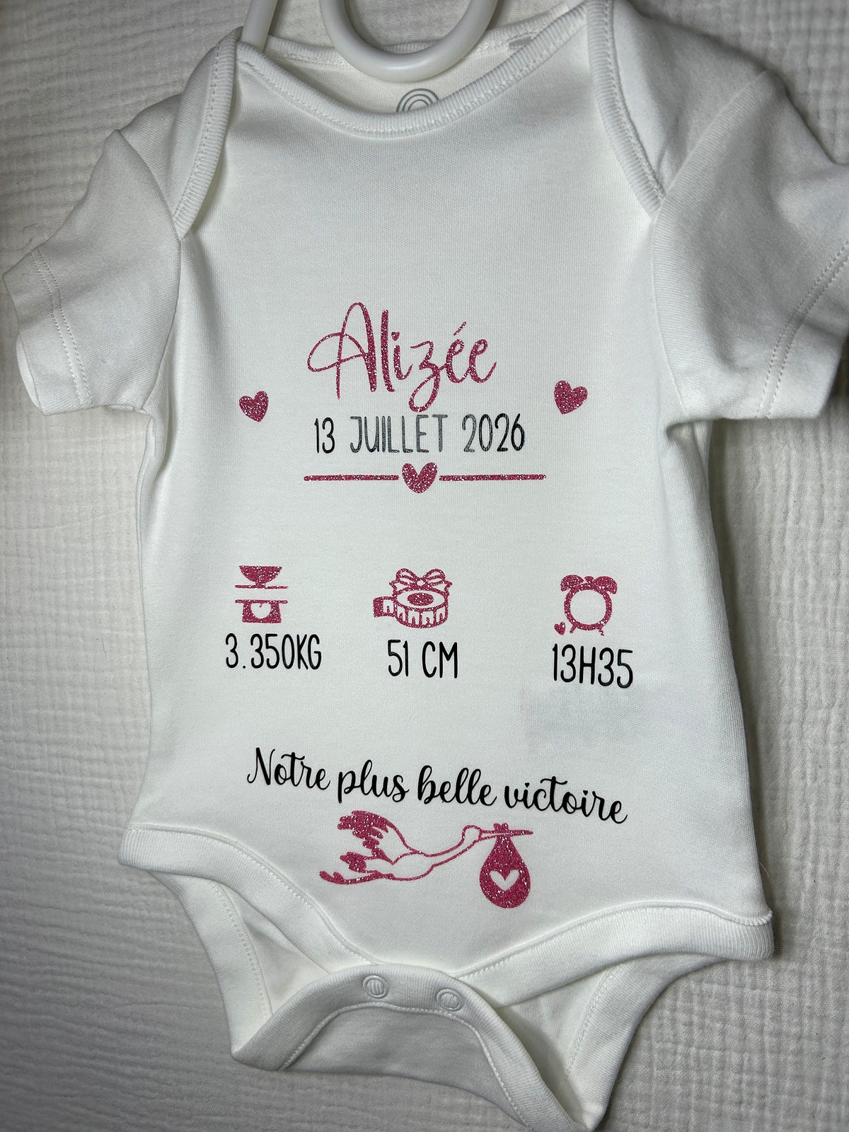 Body « Naissance » - Un petit souvenir personnalisé pour célébrer les tout premiers instants de bébé.