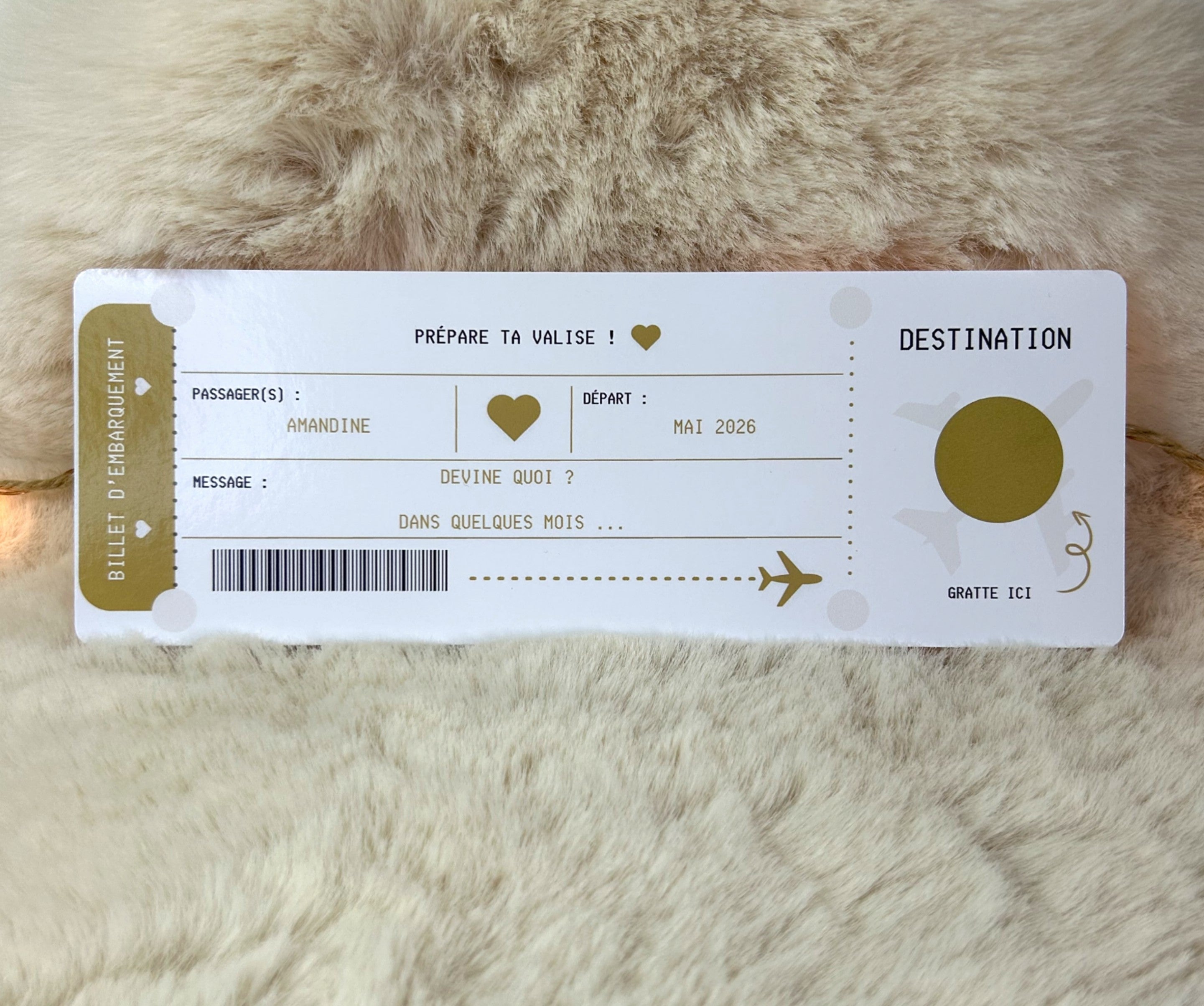 Embarquement immédiat - « Un billet plein de promesse à gratter du bout des doigts. »