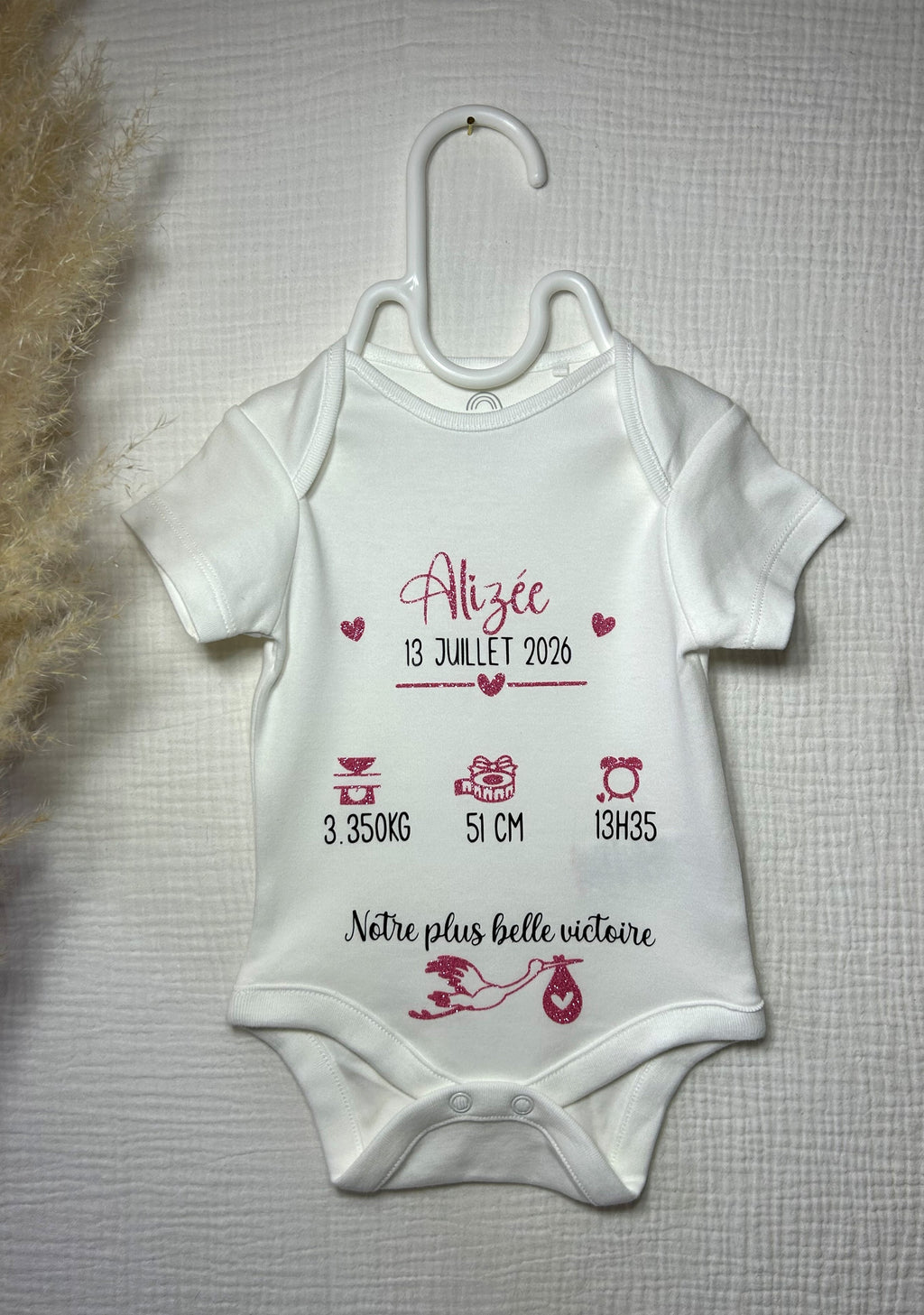 Body « Naissance » - Un petit souvenir personnalisé pour célébrer les tout premiers instants de bébé.