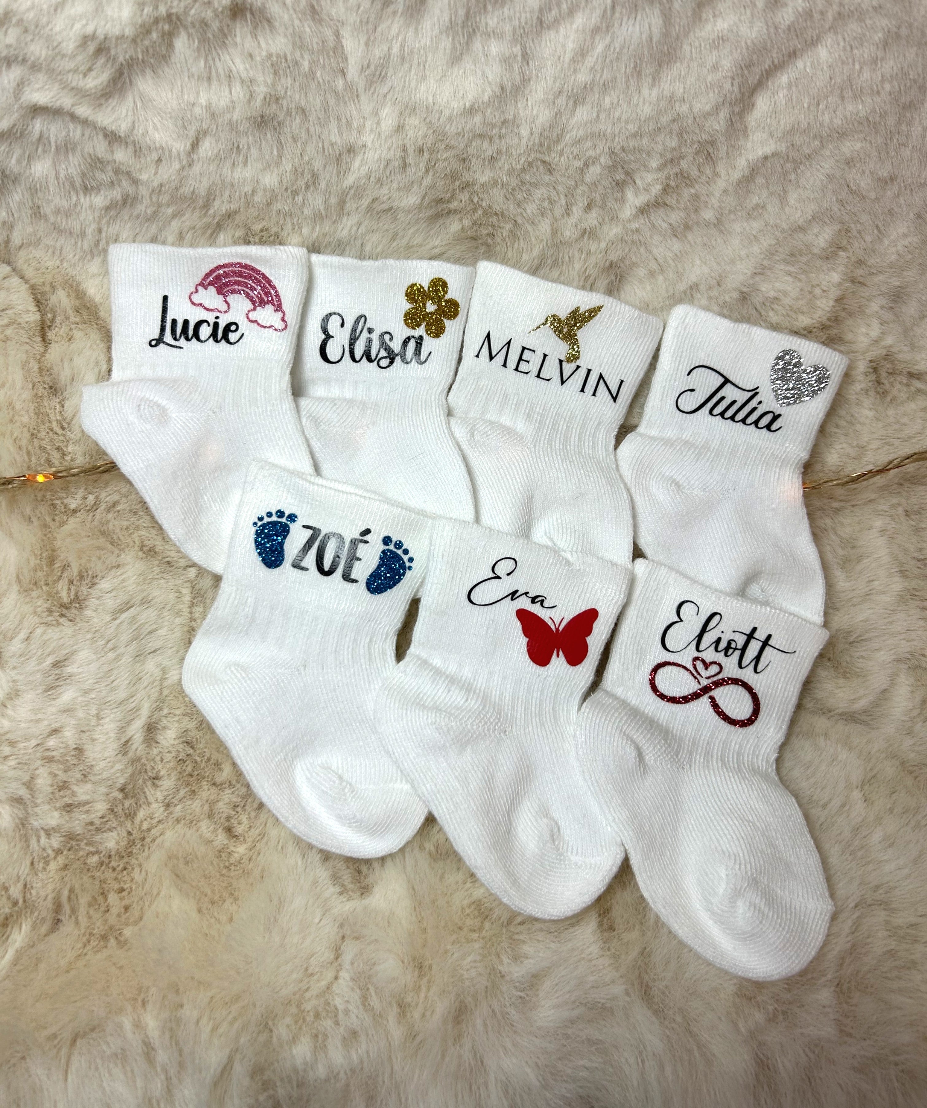Chaussettes « Petits pas d’amour » - Un prénom, un petit symbole, et beaucoup de douceur.