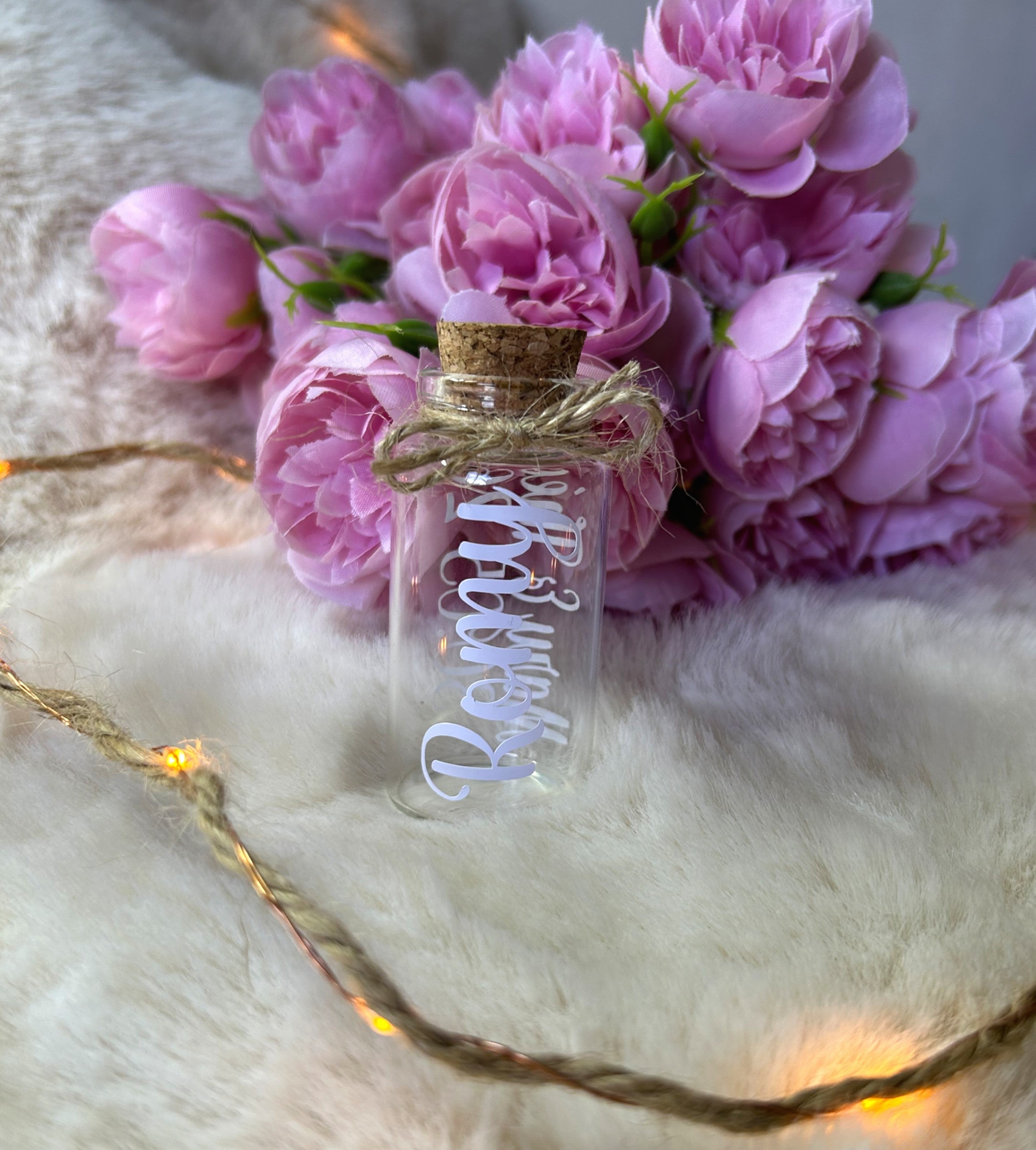 Fiole " Fleur de nom " - Un prénom chuchoté dans une fiole aux parfums d'éternité.