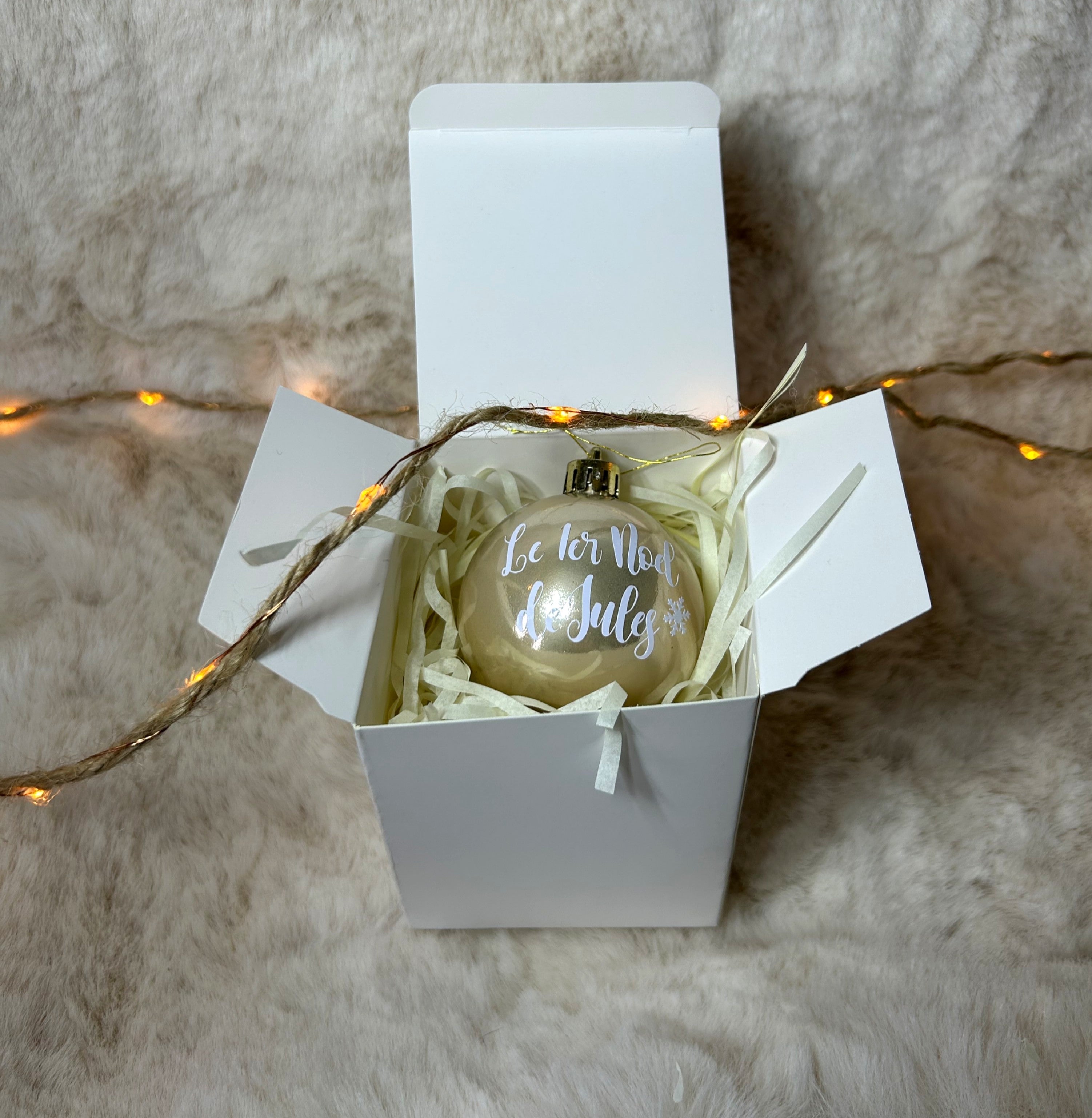 Boule de Noël personnalisée – Souvenir unique à suspendre