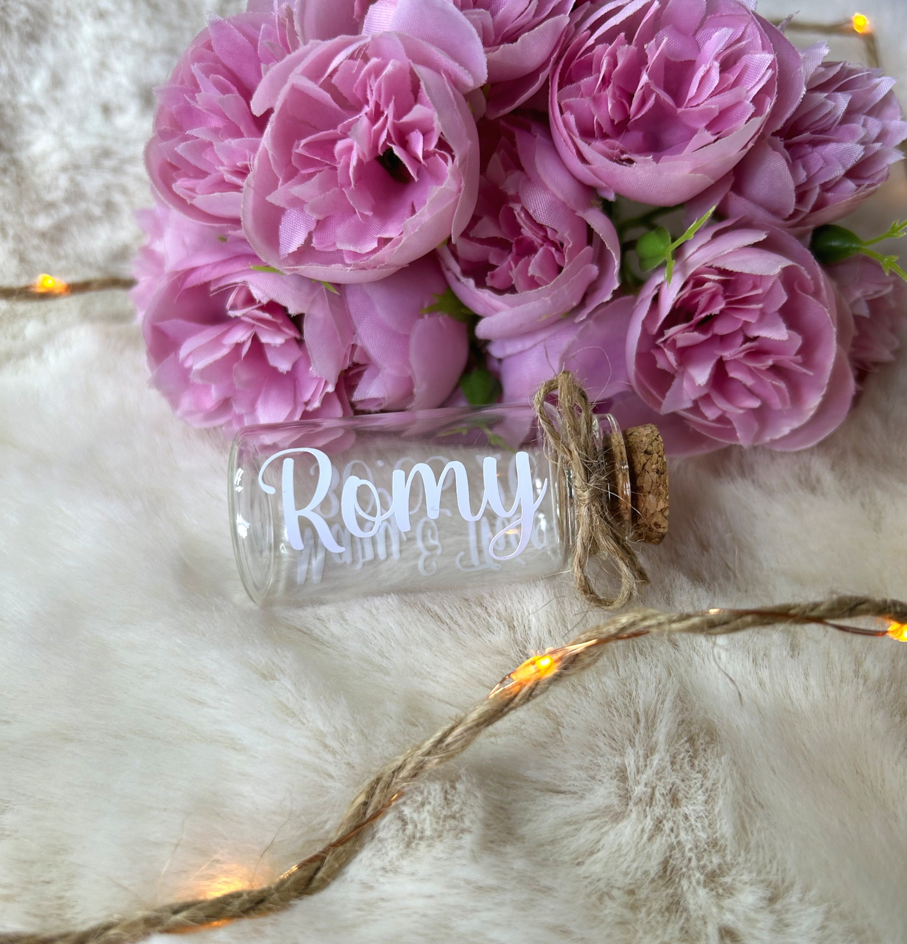 Fiole " Fleur de nom " - Un prénom chuchoté dans une fiole aux parfums d'éternité.