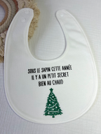 Bavoir « Sous le sapin cette année il y a un petit secret bien au chaud »