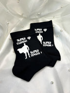 Chaussettes " Super Témoin " - L'accessoire symbolique pour un rôle unique et précieux.