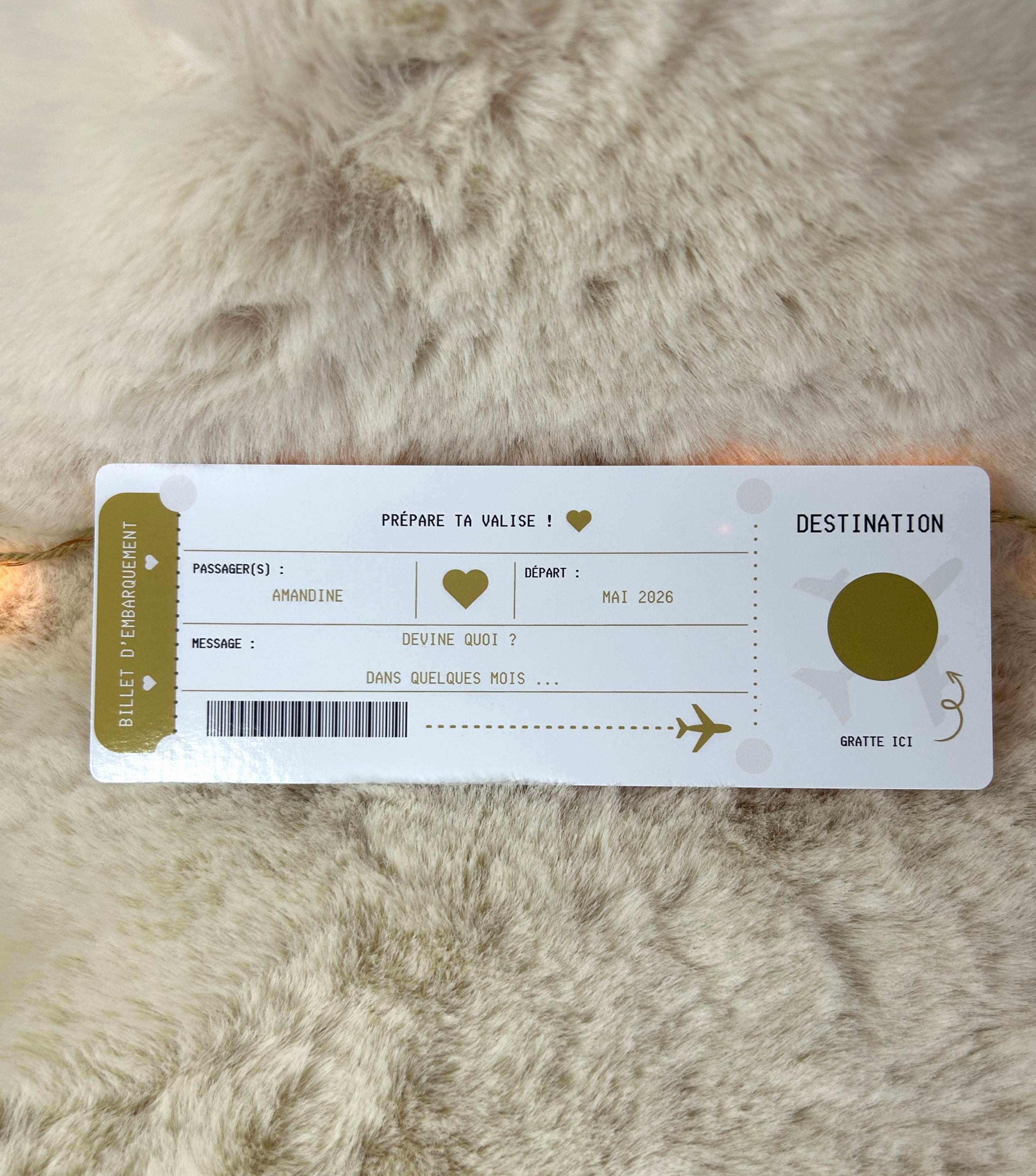 Embarquement immédiat - « Un billet plein de promesse à gratter du bout des doigts. »