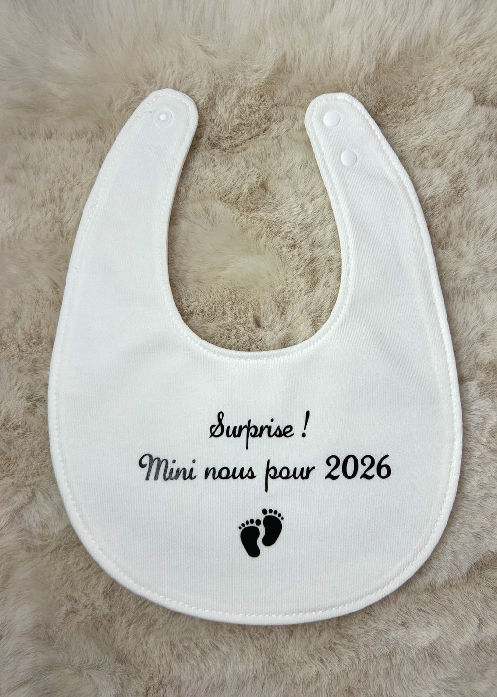Bavoir « Surprise ! Mini nous pour 2026/2027 »