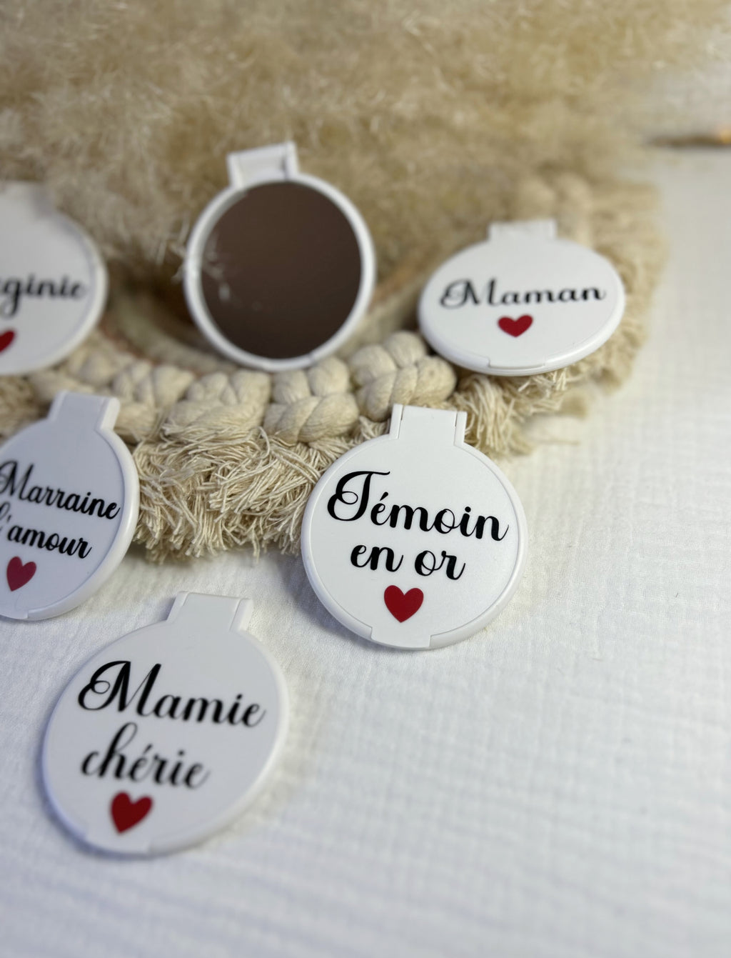 Miroir de poche « Joli reflet » - Un accessoire pratique et délicat, imaginé pour offrir bien plus qu’un simple reflet.