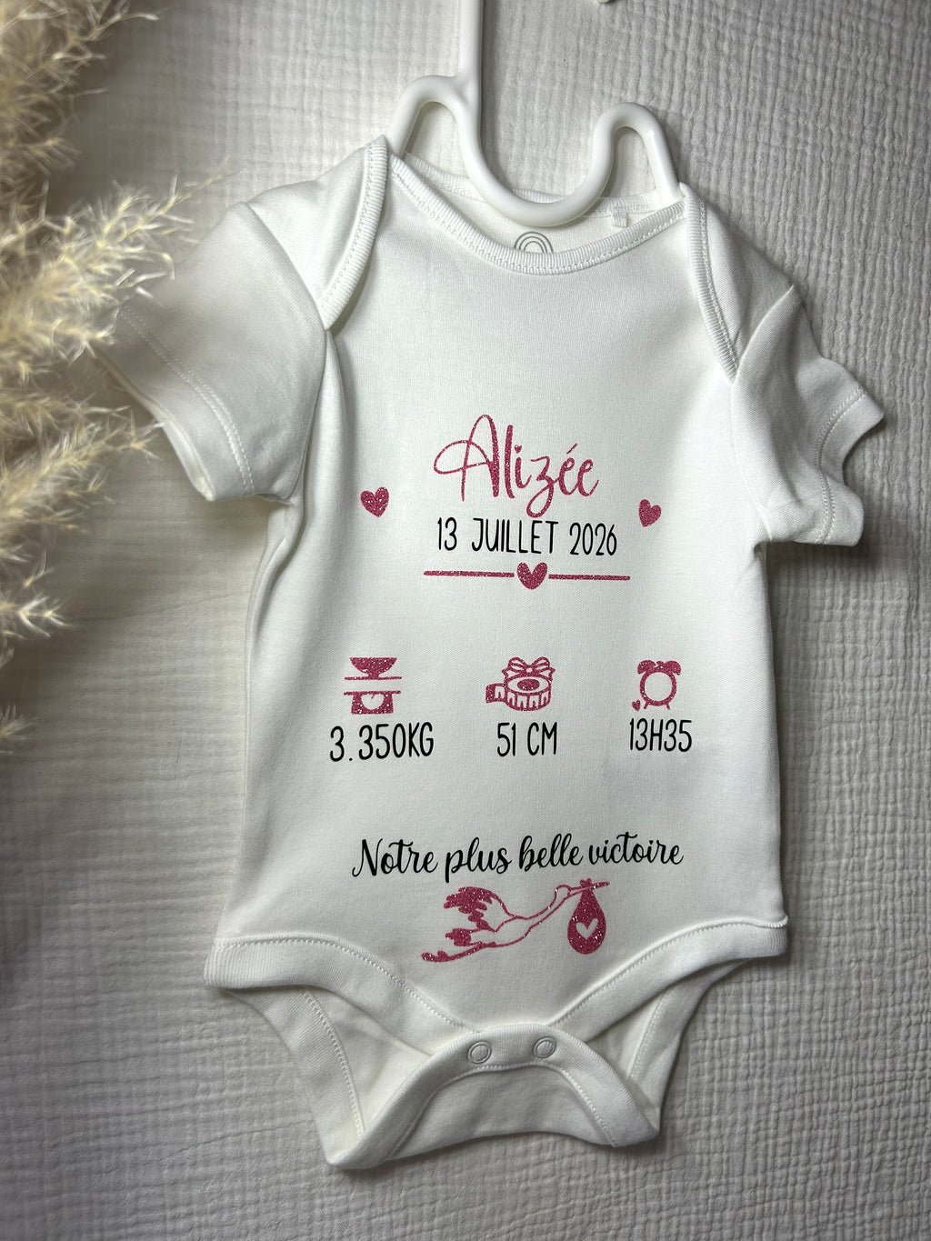 Body « Naissance » - Un petit souvenir personnalisé pour célébrer les tout premiers instants de bébé.