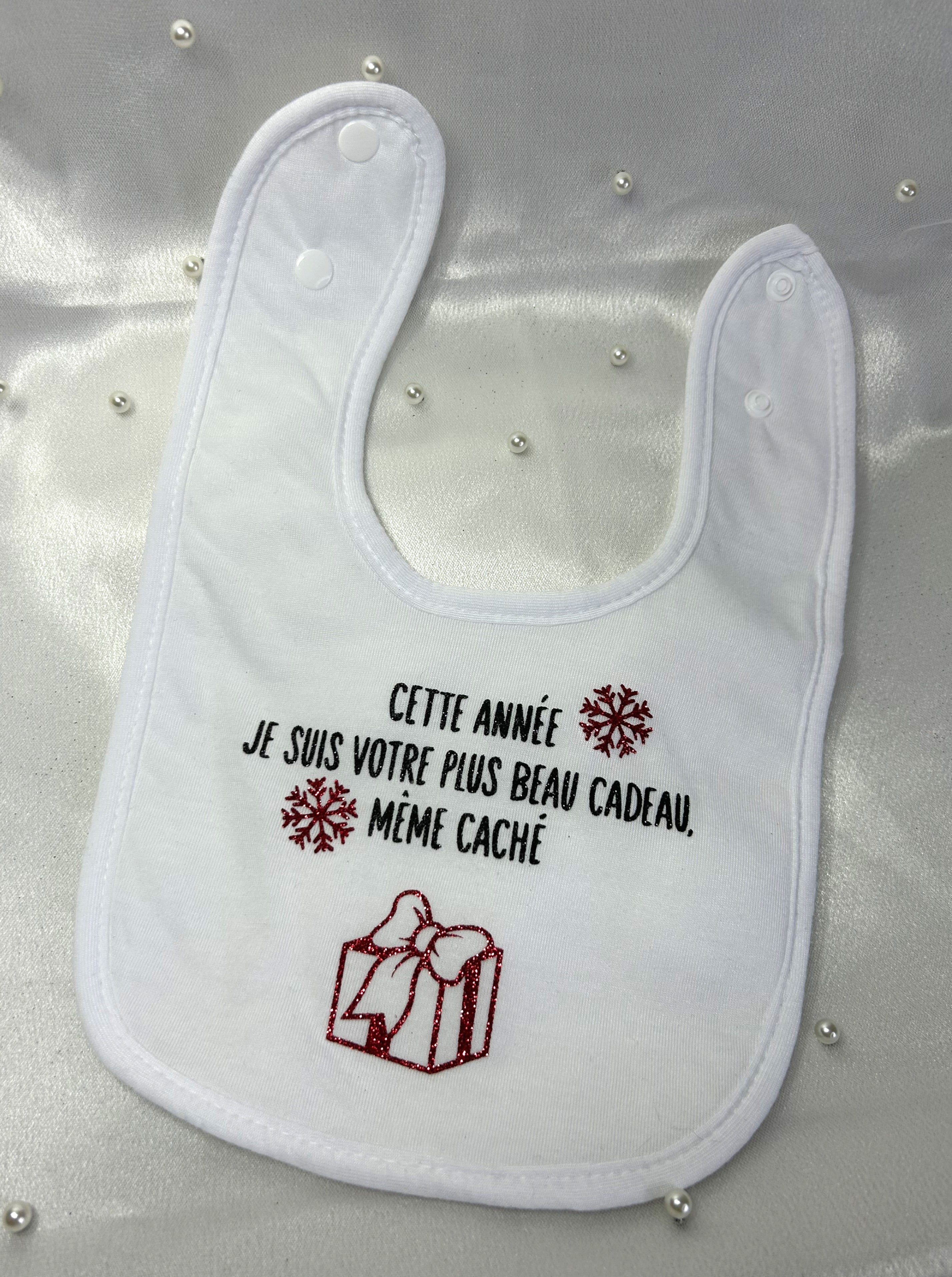 Bavoir « Cette année je suis votre plus beau cadeau même caché »