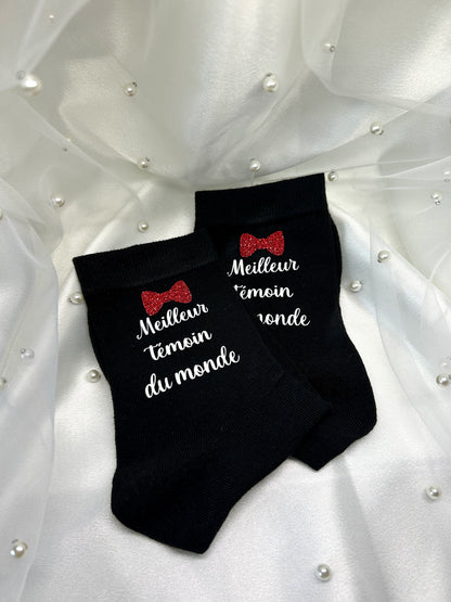 Chaussettes " Super Témoin " - L'accessoire symbolique pour un rôle unique et précieux.