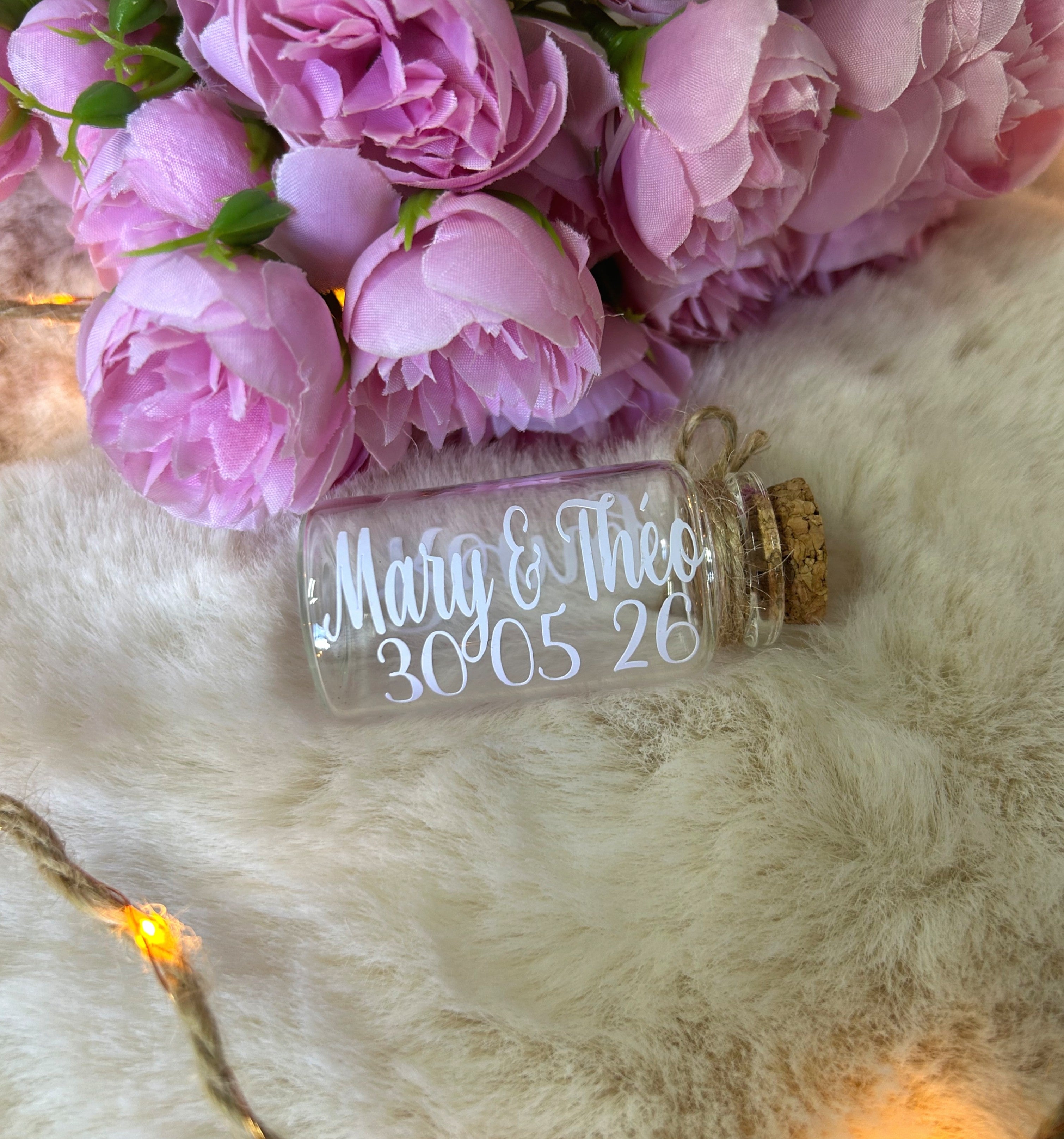 Fiole " Fleur de nom " - Un prénom chuchoté dans une fiole aux parfums d'éternité.