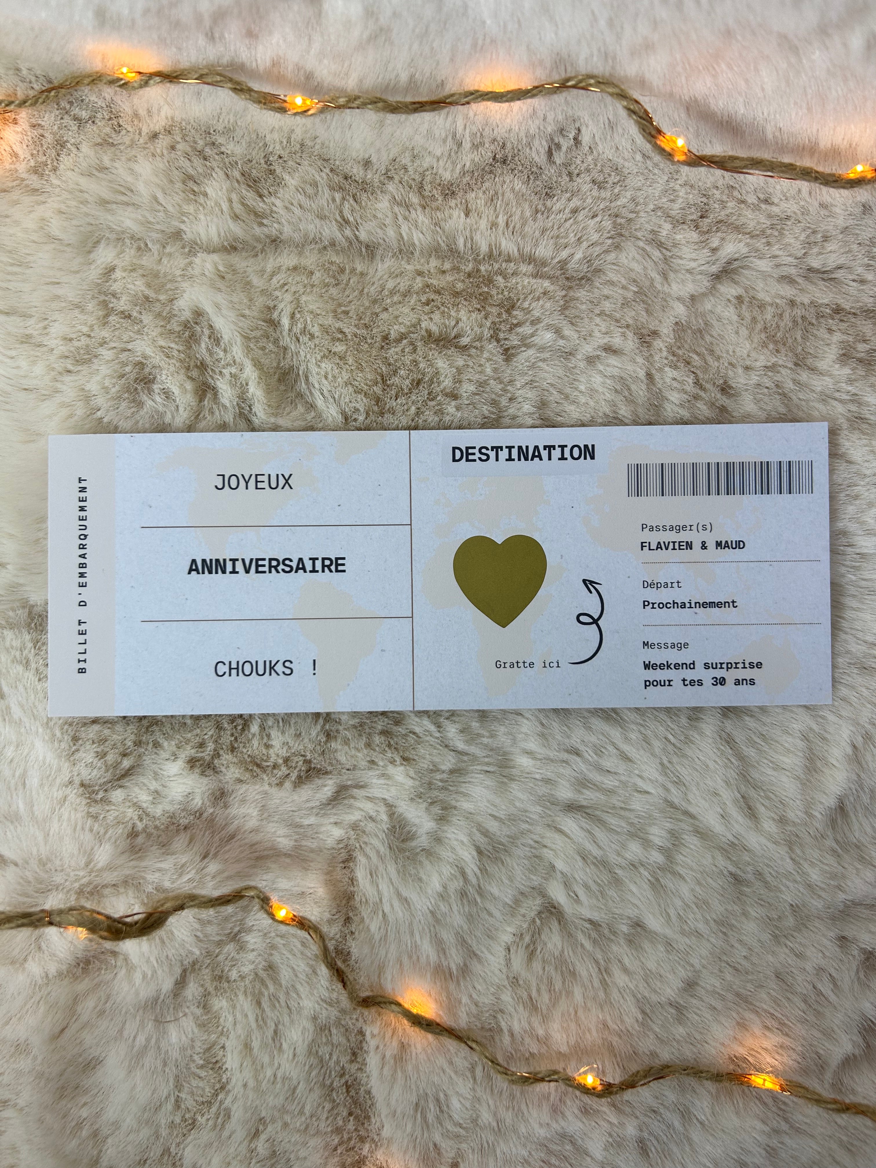 Embarquement immédiat - « Un billet plein de promesse à gratter du bout des doigts. »