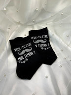 Chaussettes " Super Témoin " - L'accessoire symbolique pour un rôle unique et précieux.