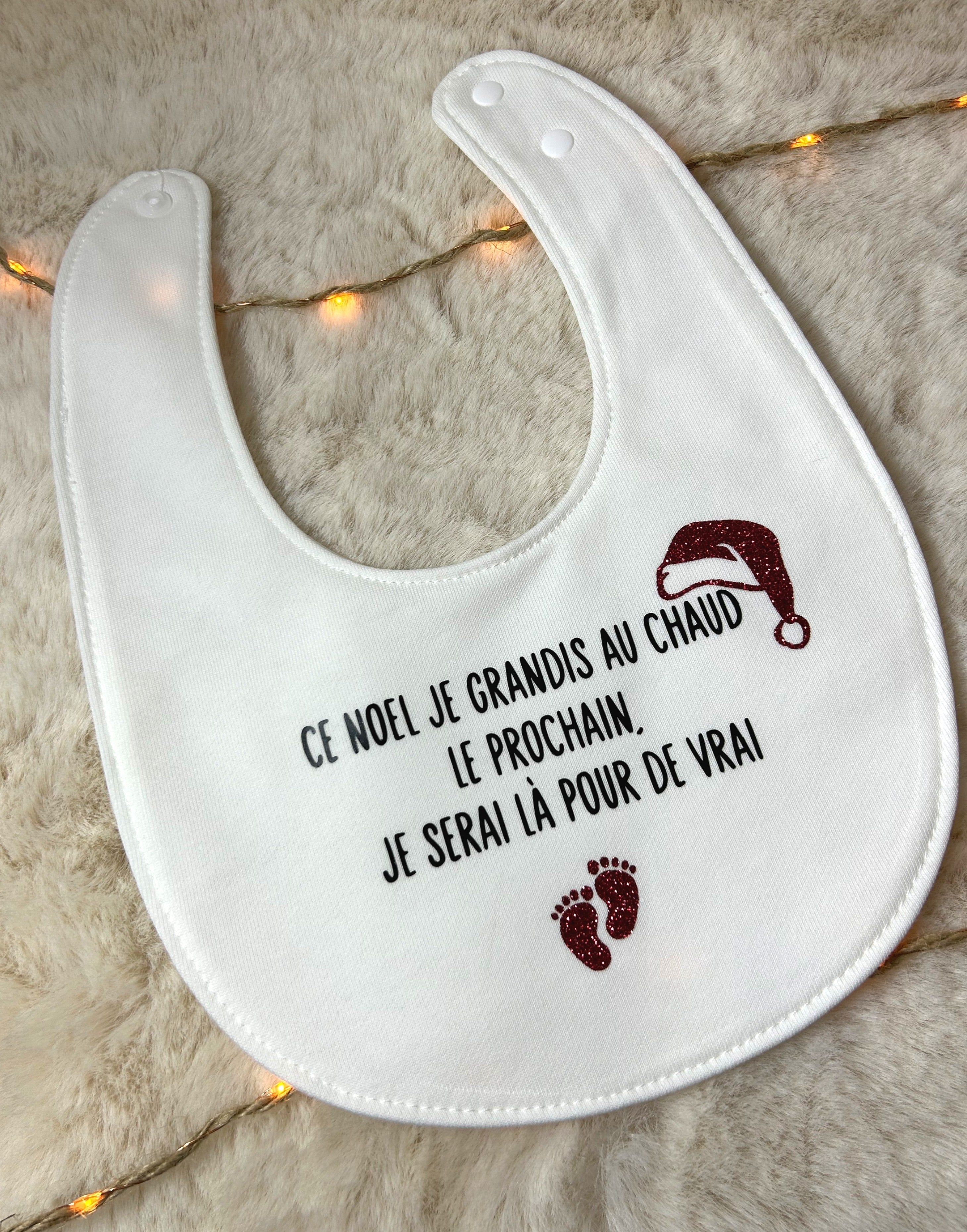 Bavoir « Ce Noël je grandis au chaud, le prochain je serai là pour de vrai »